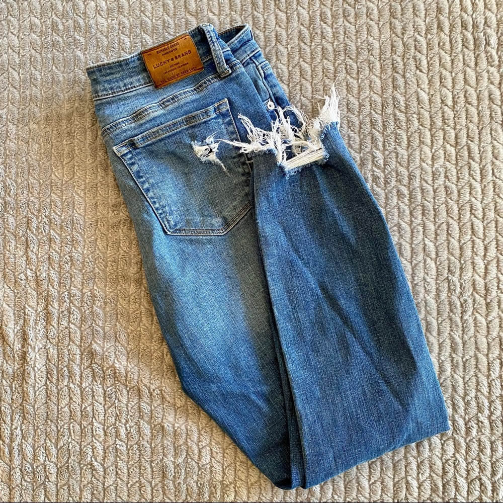 Lucky Brand Ava Skinny, size 8/29 distressed light wash jeans